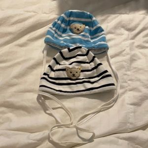 2 baby beanies. Sold as a set.